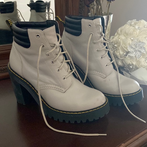 Dr. Martens lightest gray Persephone boots 8 - Picture 2 of 6